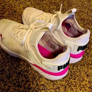 8.5 wide Puma tennis shoe